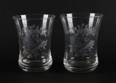 Paar Gläser mit Monogramm M. J., - Antiquitäten