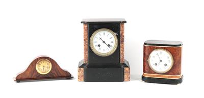 Konvolut von fünf Tischuhren - Antiquitäten, Uhren, historische wissenschaftliche Instrumente und Modelle