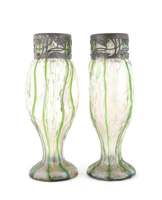 Paar Vasen mit Metallmontierung, - Antiques
