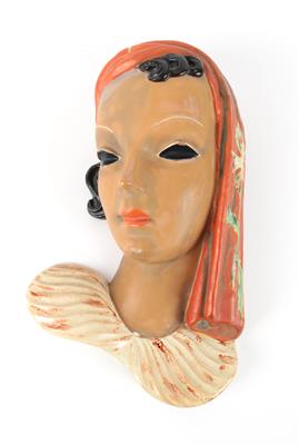 Wandmaske Frauenkopf mit Kopftuch und großem Kragen, - Starožitnosti