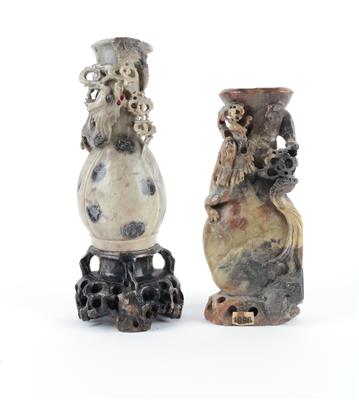 Vase und Vase mit Sockel mit Drachendekor, - Antiquariato