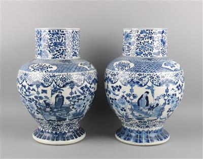 1 Paar blau-weiße Vasen, - Asiatika