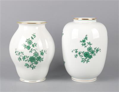 1 bauchige Vase Höhe 18,5 cm,1 kannelierte Vase Höhe 17,5 cm, - Antiquitäten
