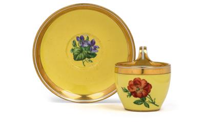 "Rosa bicolor" und "Viola odorata" botanische Tasse mit Untertasse, - Antiques