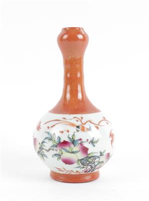 Vase mit Pfirsichdekor, - Antiquitäten