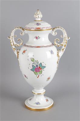 Deckelvase mit Henkeln, - Antiques