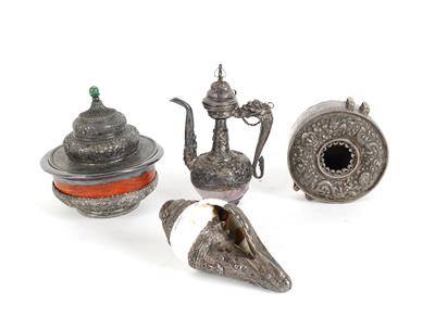 4 verschiedene Objekte, - Asiatische und Islamische Kunst