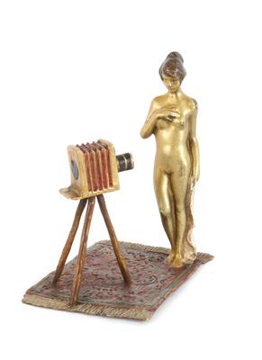 Wiener Bronze, Frauenakt vor Kamera, - Antiquariato