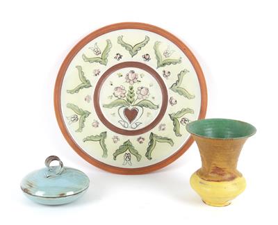 Vase, Deckeldose, Teller, - Antiquitäten