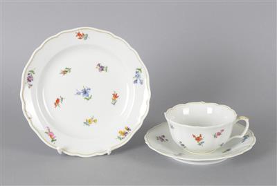 4 Meissen Teetassen mit 5 Untertassen, 4 Dessertteller Dm. 17,5 cm, - Antiquariato