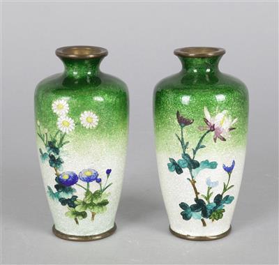 Paar kleine Cloisonne Vasen, - Antiquariato
