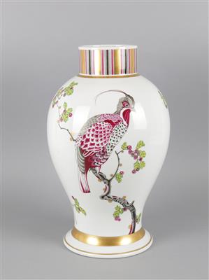 Vase mit Paradiesvogel auf Baum mit Blüten und Früchten im asiatischen Stil, - Antiquariato