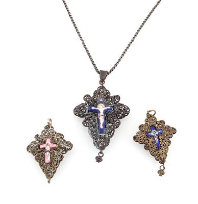Drei Rosenkranz Kreuzanhänger, - Antiquariato