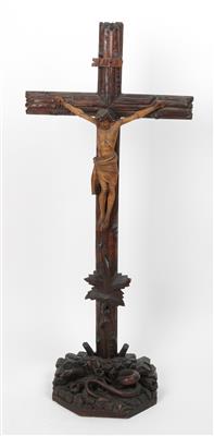 Standkreuz mit ausßergewöhlich gearbeitetem Sockel, - Antiquariato