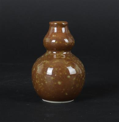 Kleine Vase in Form einer Kalebasse, - Asiatische und islamische Kunst