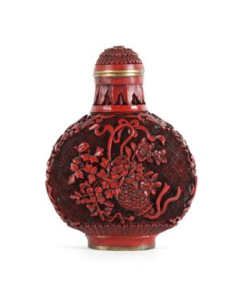 Rotlack Snuff Bottle, - Asiatische und islamische Kunst