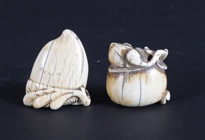 Zwei Netsuke von Früchten, Japan, 19. Jh., - Starožitnosti