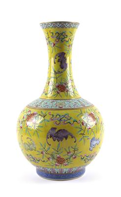 Famille rose Vase, - Asiatika und islamische Kunst