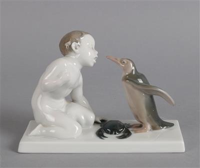 Knabe mit Pinguin und Krabbe, - Antiquariato