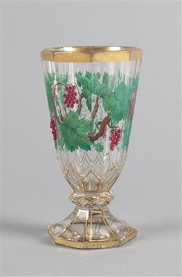 Pokal mit roten Weintrauben und grünen Blattzweigen, - Antiques