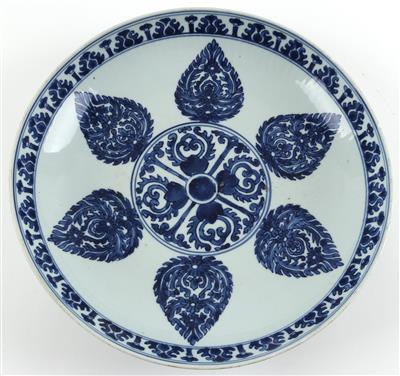 Blau-weißer Teller für den islamischen Markt, China, Kangxi Periode, - Asiatica e Arte