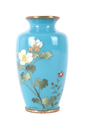 Kleine Cloisonné Vase, - Asiatika und islamische Kunst