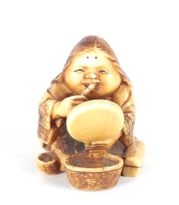 Netsuke der Okame mit Spiegel, - Asiatika und islamische Kunst