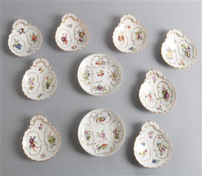 8 muschelförmige Meissen-Schalen, 2 Untertassen, - Sommerauktion Antiquitäten