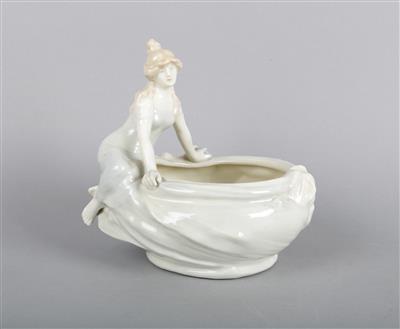 Jugendstil-Schale mit sitzender Frau, - Asta estiva Antiquariato