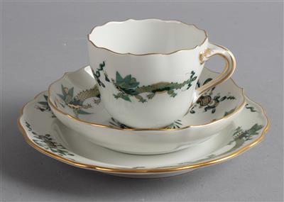 Meissen Mokkatasse mit Untertasse, 1 kleiner Teller Dm. 13,7 cm, - Works of Art