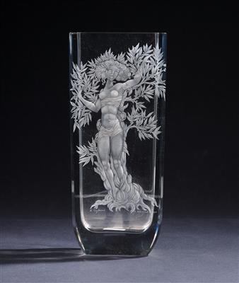 Vase mit meisterlich geschnittener Darstellung 'Daphne', - Starožitnosti