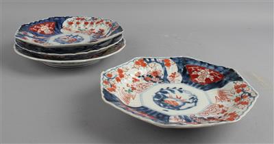 4 verschiedene Imari Teller, - Works of Art