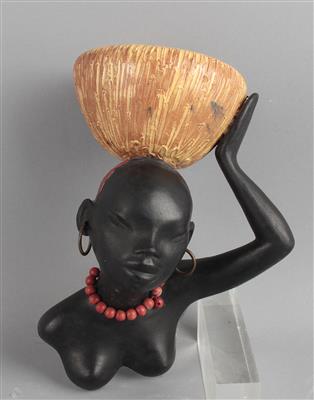 Wandmaske Schwarzafrikanerin mit Gefäß, - Antiquitäten
