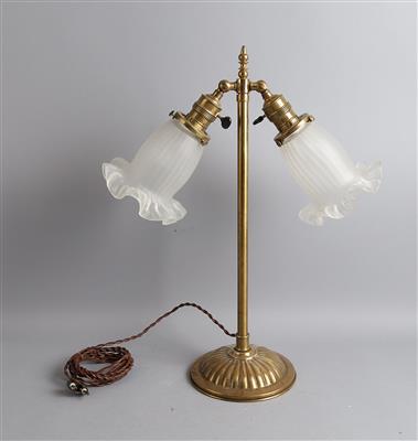 Tischlampe mit zwei Glasschirmen, - Antiques