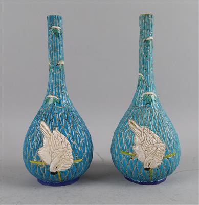 Paar Vasen mit Kakadu-Motiven, - Antiquitäten
