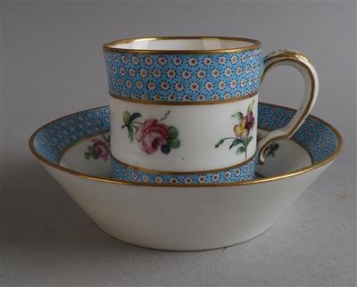 Sèvres Tasse mit Untertasse (Gobelet 'litron' et soucoupe) - Antiquitäten