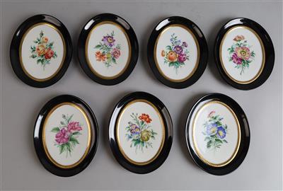 7 Porzellan-Bilder mit verschiedenen bunt gemalten Blumenbuketts, - Antiquitäten