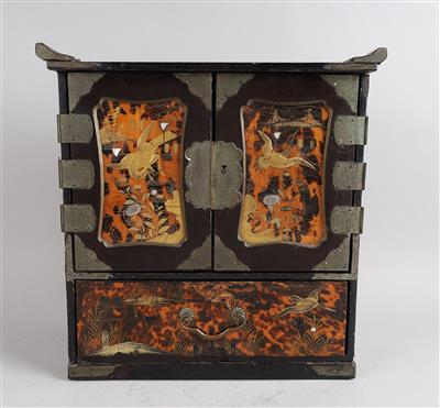 Kleines Lack- und Schildpattkabinett, Japan, Meiji Zeit - Antiquitäten