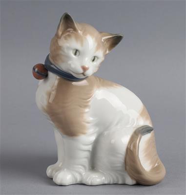 Sitzende Katze mit Glöckchen, Nao, - Antiquitäten