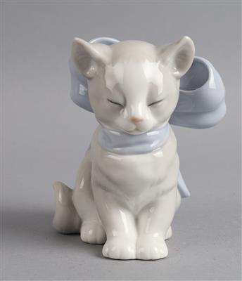 Sitzende Katze mit Masche, Nao, - Antiquitäten