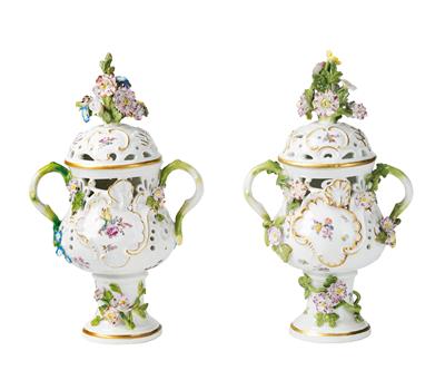 Paar kleine Brule-Parfume-Vasen mit Deckeln, Meißen, - Antiquitäten