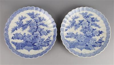 Paar blau-weiße Teller, Japan, Meiji/Taisho Zeit, - Works of Art