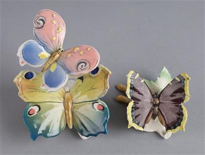 2 Schmetterlinge, Fa. Ens, Rudolstadt Volkstedt, 1 Schmetterling Hutschenreuther, - Antiquitäten
