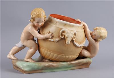 Jardiniere mit zwei Putti, Amphora, - Starožitnosti