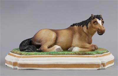 Liegendes Pferd, Portheim  &  Sohn, Chodau um 1840, - Antiquitäten