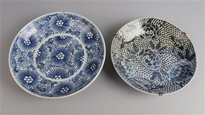 Zwei blau-weiße Teller, China, 19. Jh., - Antiquariato