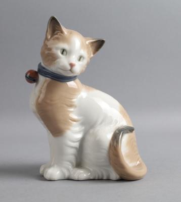 Sitzende Katze mit Glöckchen, Nao, - Works of Art