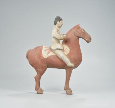 Pferd mit Reiter im Han Stil, China, - Antiquitäten
