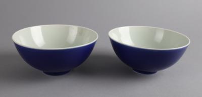 2 blau glasierte Schalen, Sechszeichen Marke Yongzheng, - Works of Art