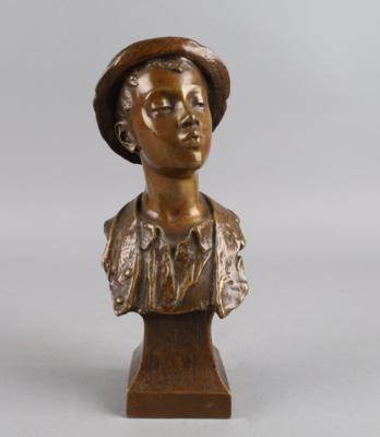 Karl Hackstock (Fehring 1855 - 1919 Wien) - Bronzebüste eines pfeifenden Jungen mit Hut, - Starožitnosti